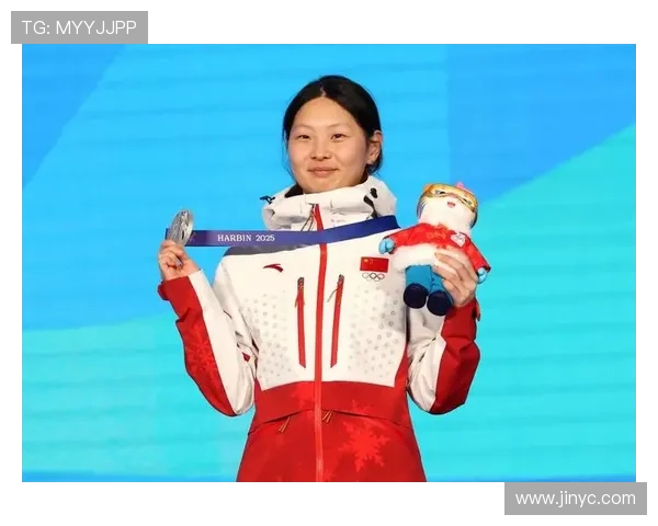 [冰雪]熊诗芮无缘单板滑雪女子大跳台决赛.